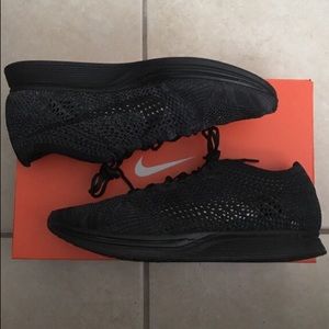 Nike flyknit racers all black